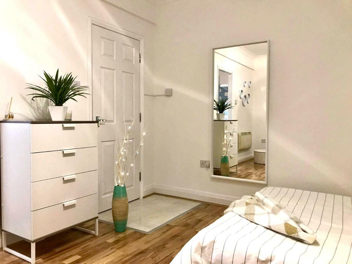 Modern Boutique Studio Apartment Bournemouth Dış mekan fotoğraf